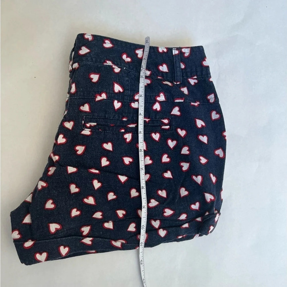 Forever 21 Blue With Heart Printed Shorts Women's Linen Size 27 NWOT - Picture 3 of 6